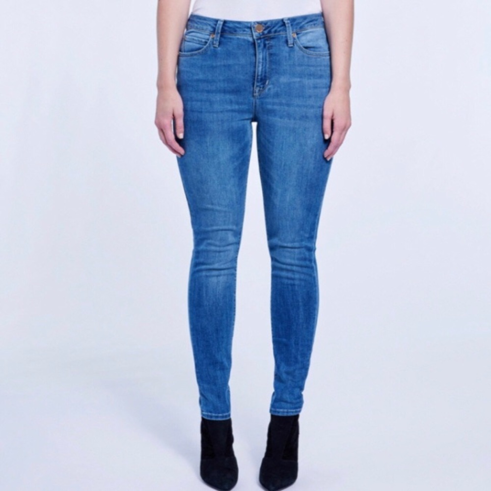 Seven7 Light Wash Skinny Jeans